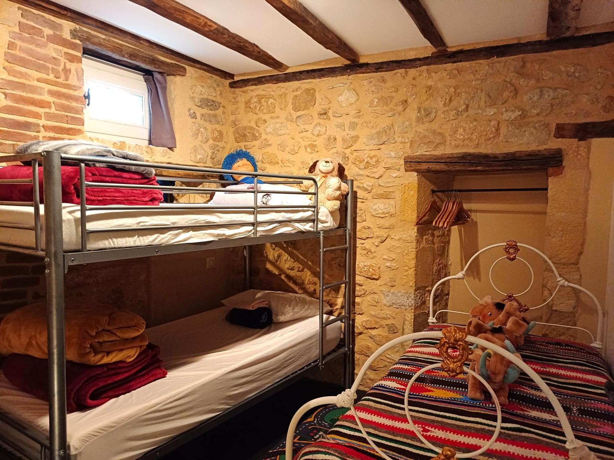 Au Pied Du Chateau - 5 A 11 Personnes - Baignade-Canoe-Piste Cyclable A 100 M 캬스텔노라샤펠 외부 사진