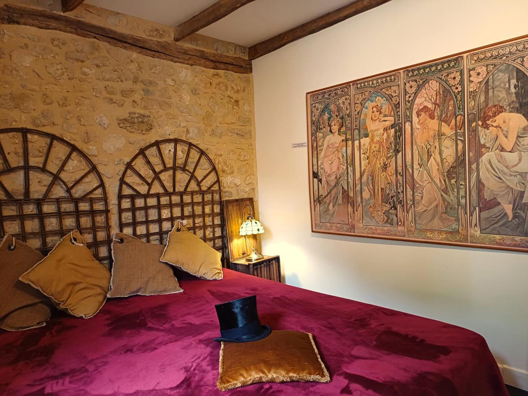 Au Pied Du Chateau - 5 A 11 Personnes - Baignade-Canoe-Piste Cyclable A 100 M 캬스텔노라샤펠 외부 사진