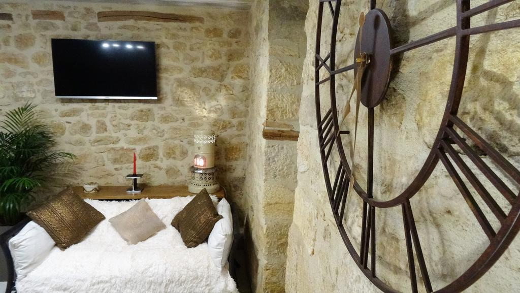 Au Pied Du Chateau - 5 A 11 Personnes - Baignade-Canoe-Piste Cyclable A 100 M 캬스텔노라샤펠 외부 사진