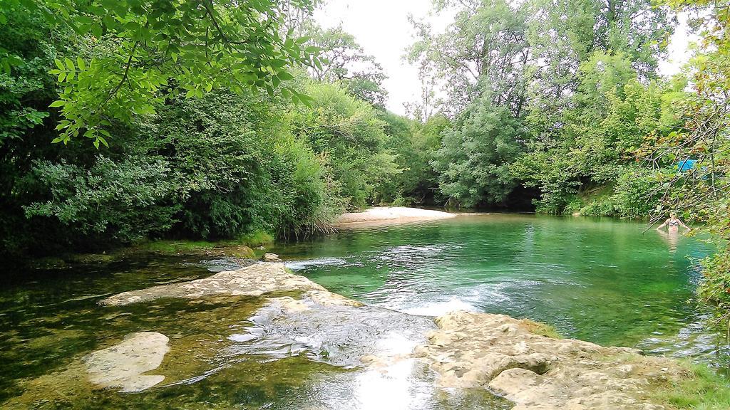 Au Pied Du Chateau - 5 A 11 Personnes - Baignade-Canoe-Piste Cyclable A 100 M 캬스텔노라샤펠 외부 사진